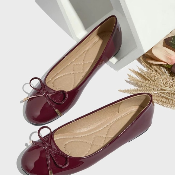 Elegant Burgundy Ballet Flats - Picture 1 of 4